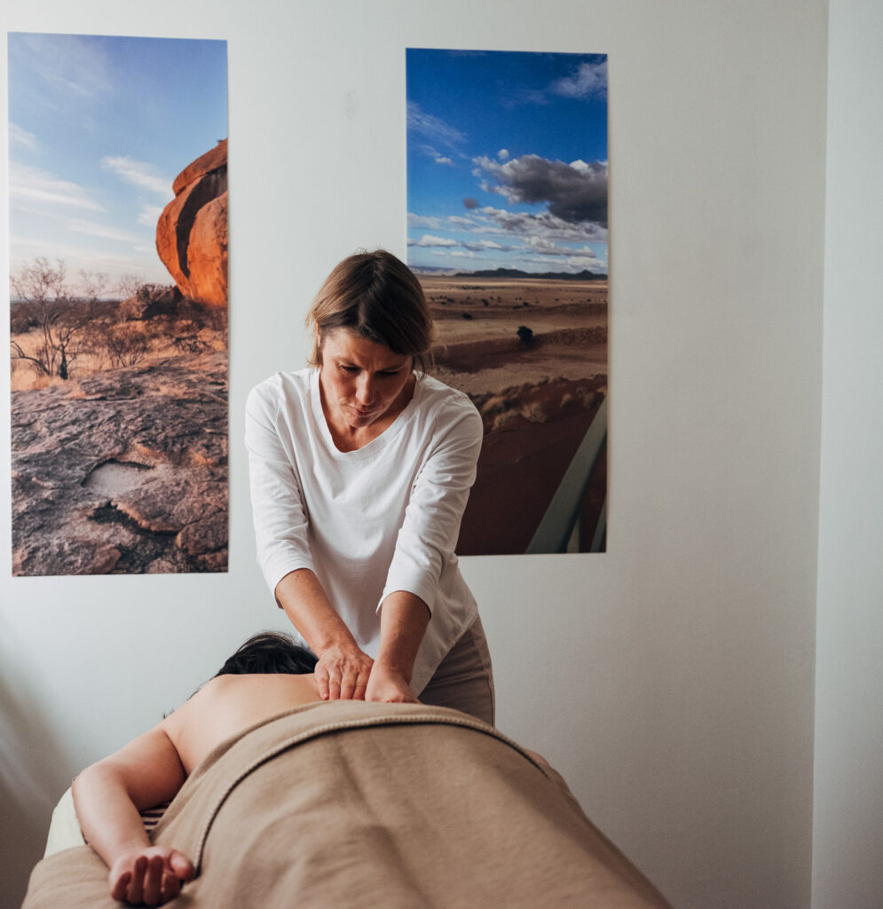 Masseurin in Innsbruck Carolina Maelzer bei der mobilen Massage